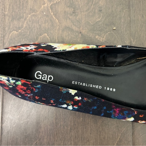Gap black floral flats with ankle straps - Picture 3 of 6